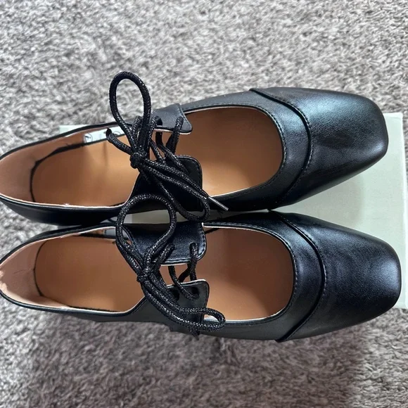 Black Ballet flat with cutouts. - Picture 2 of 5